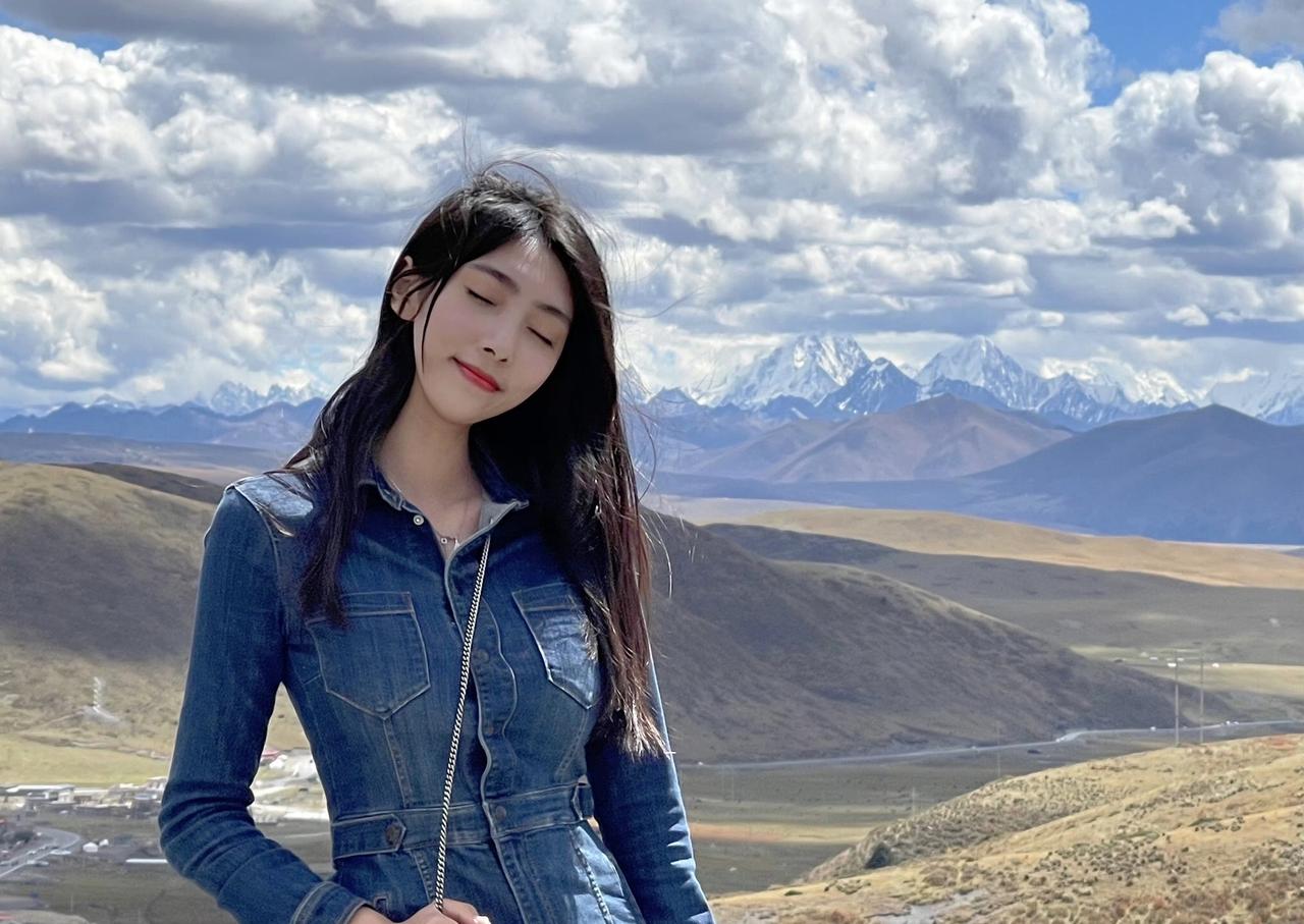 愿你走过一路坎坷，依旧觉得人间值得。上热门 登上山顶看美景 十亿流量扶持计划 穿