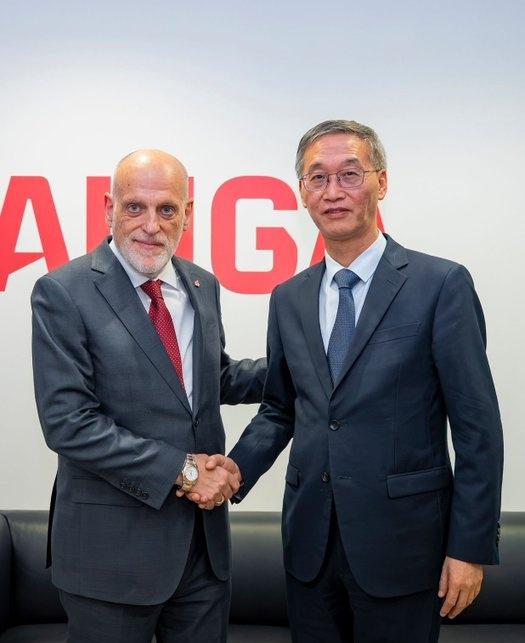 西甲主席Javier Tebas Medrano会见了中国驻西班牙大使。西甲目前