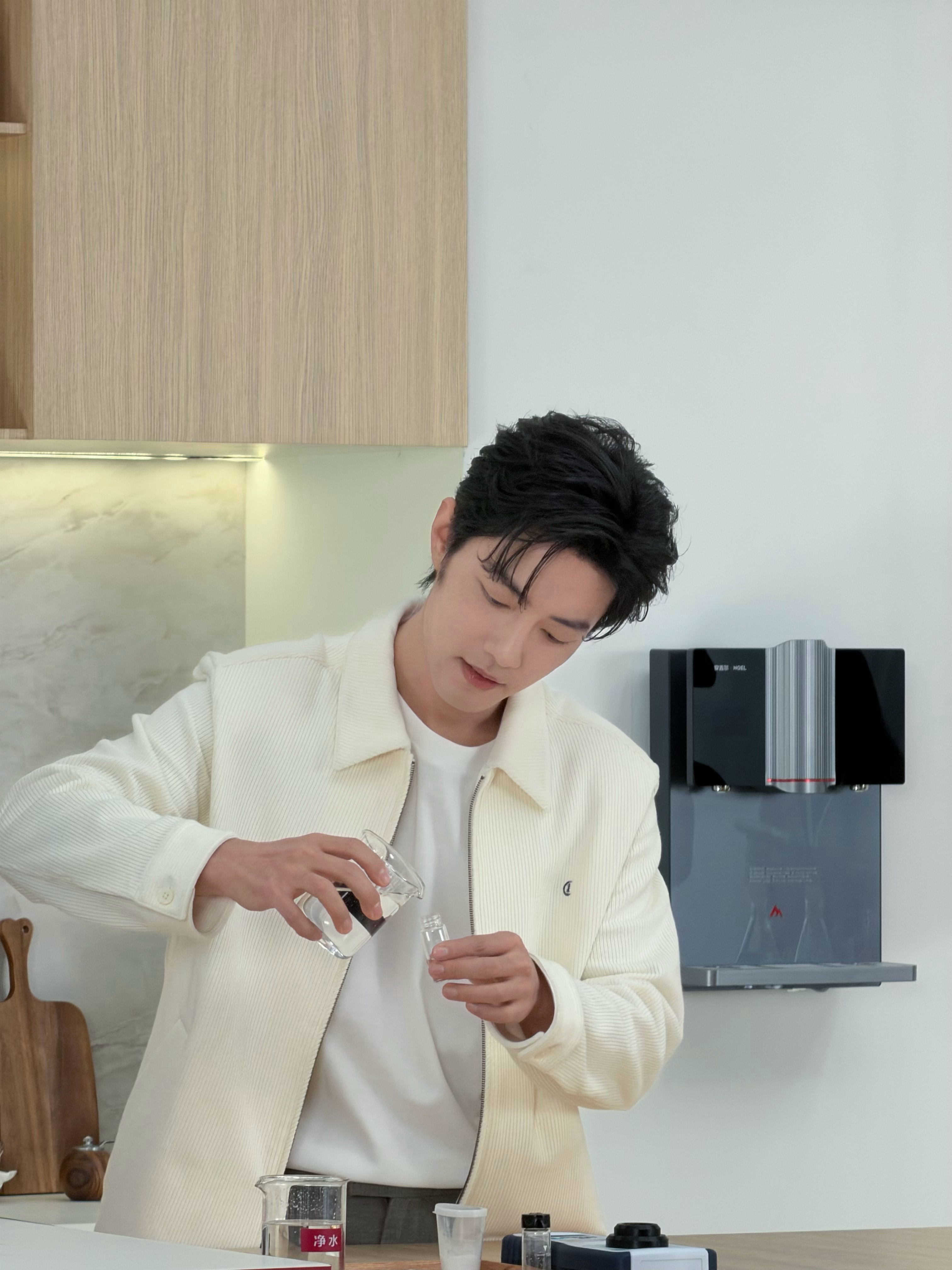 你们果茶店放料能不能向肖战看齐！！说话！！！ 肖战直播