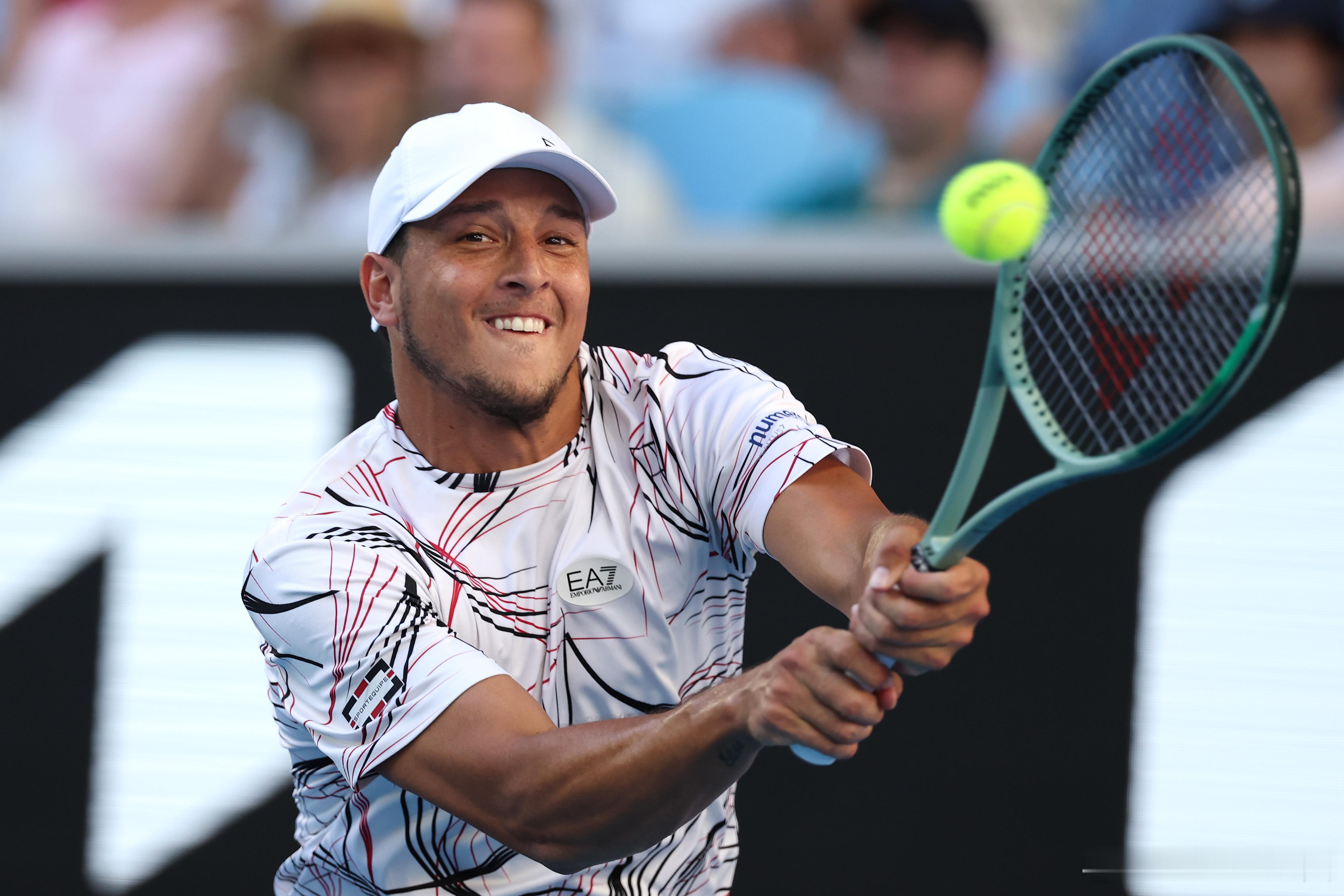 即时战况：澳网2026 男单第四轮，两届卫冕冠军辛纳6-1拿下首盘，盘分1-0领