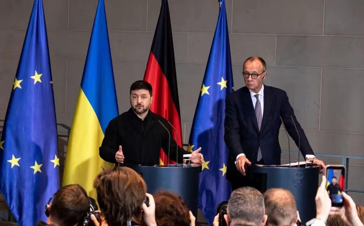 德国总理默茨情绪失控，差点落泪，他说自己每天早起都感觉乌克兰局势像场噩梦，可这噩