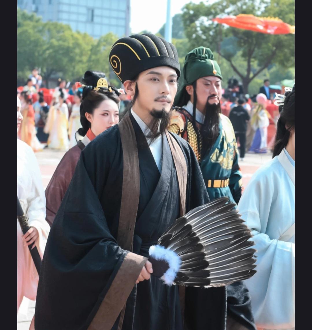 诸葛亮：被神化的职场打工人——他的「鞠躬尽瘁」里藏着多少无奈？

提起三国时期的