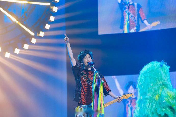 大张伟演唱会手写邀请函大张伟手搓演唱会邀请函带着生活气息的手写文字格外动人，大张
