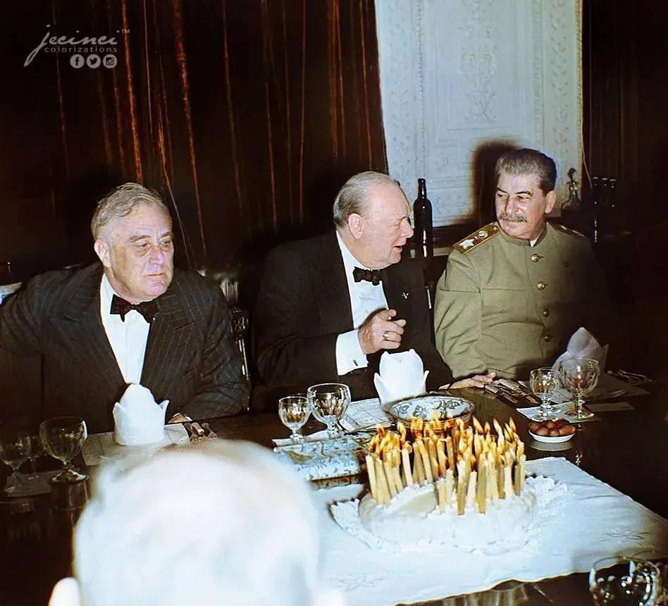 1943年11月28日-12月1日，苏、美、英三国首脑在伊朗首都德黑兰举行会议（