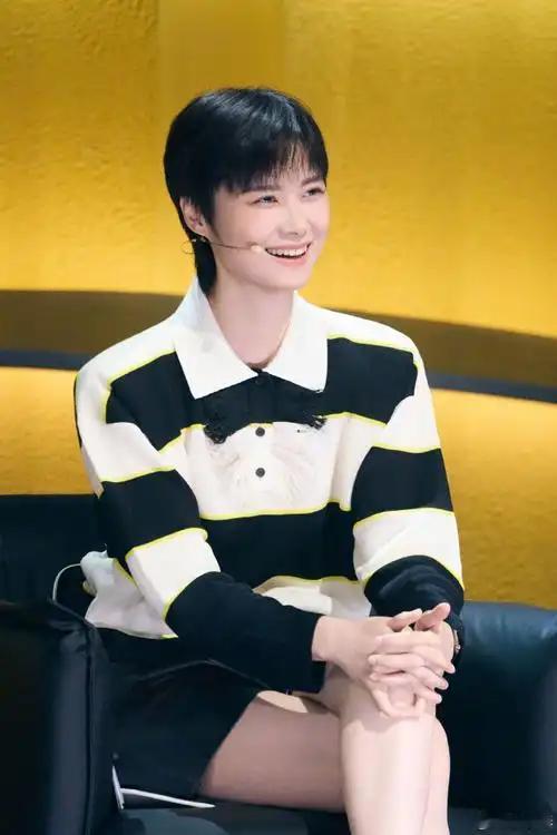 2026山东春晚迎来重磅消息，歌手李宇春再度加盟，还担任“一马当先官”。这一官宣