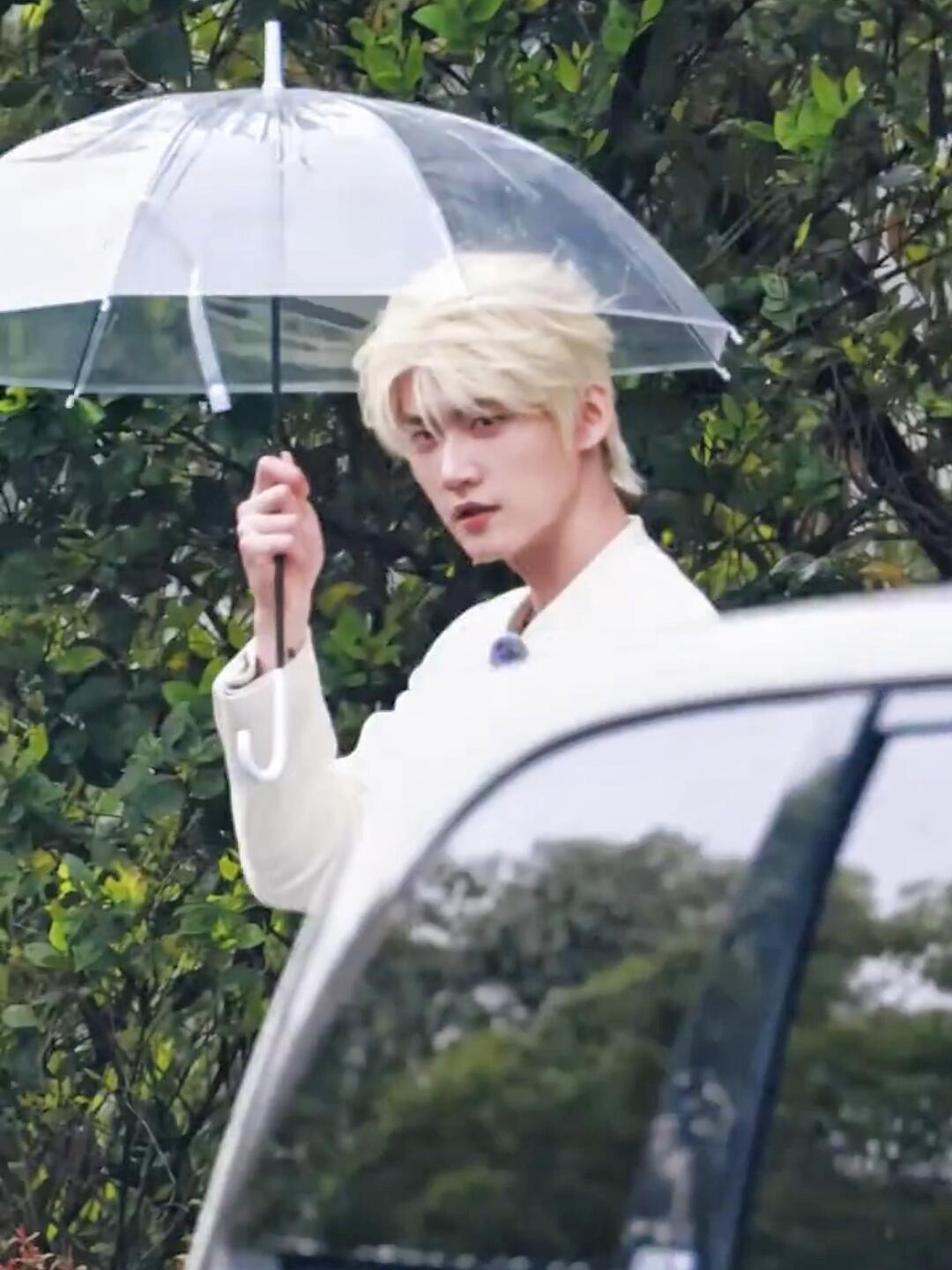 我追星就周柯宇这样我们柯宇被问到选吴彦祖还是白宇，当场表演灵魂挣扎：“这怎么选！