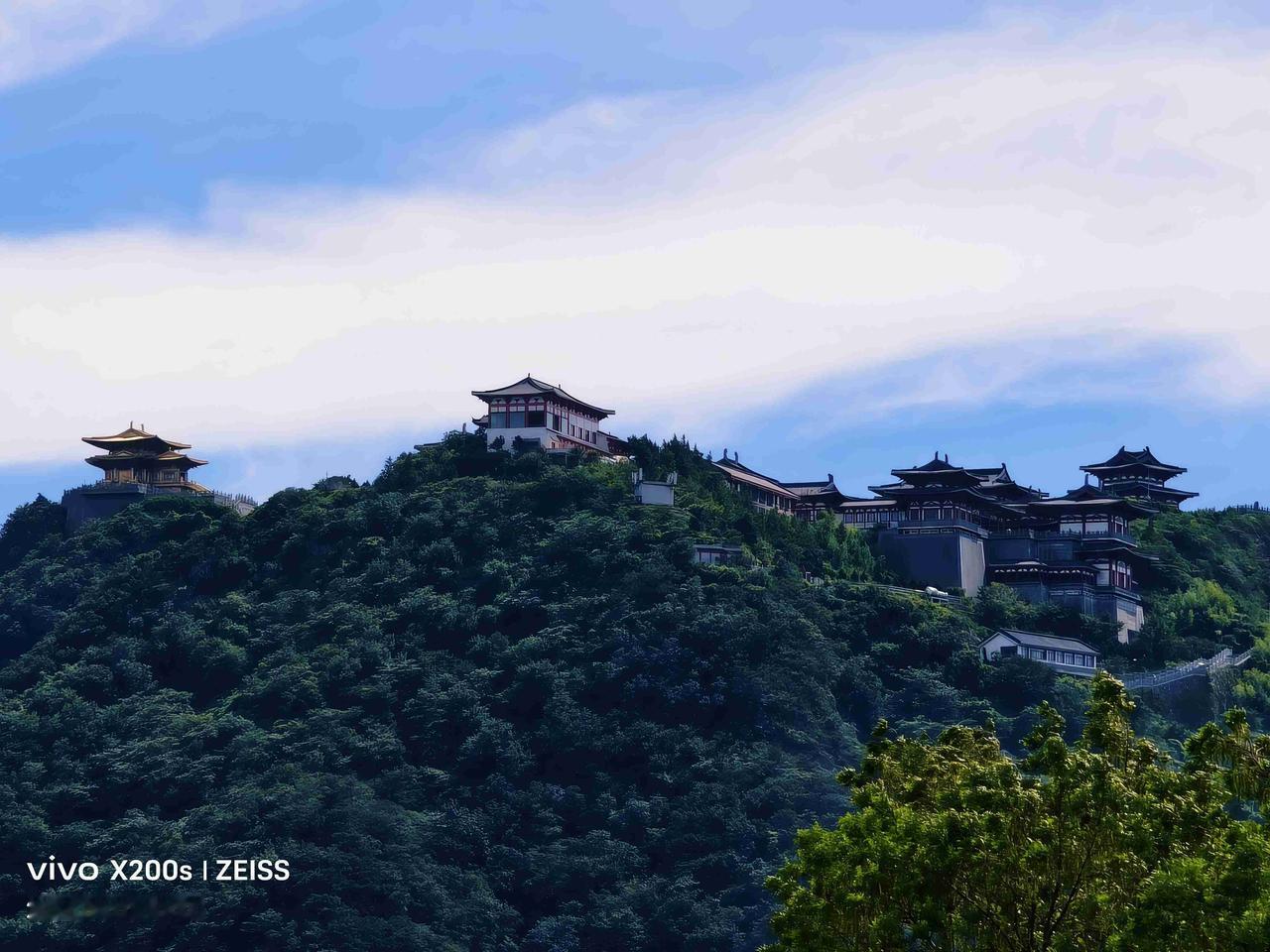 我的今日状态：😁轻松愉快
我这里的天气：☀️晴天：下图是闲人爱动在随州市大洪山