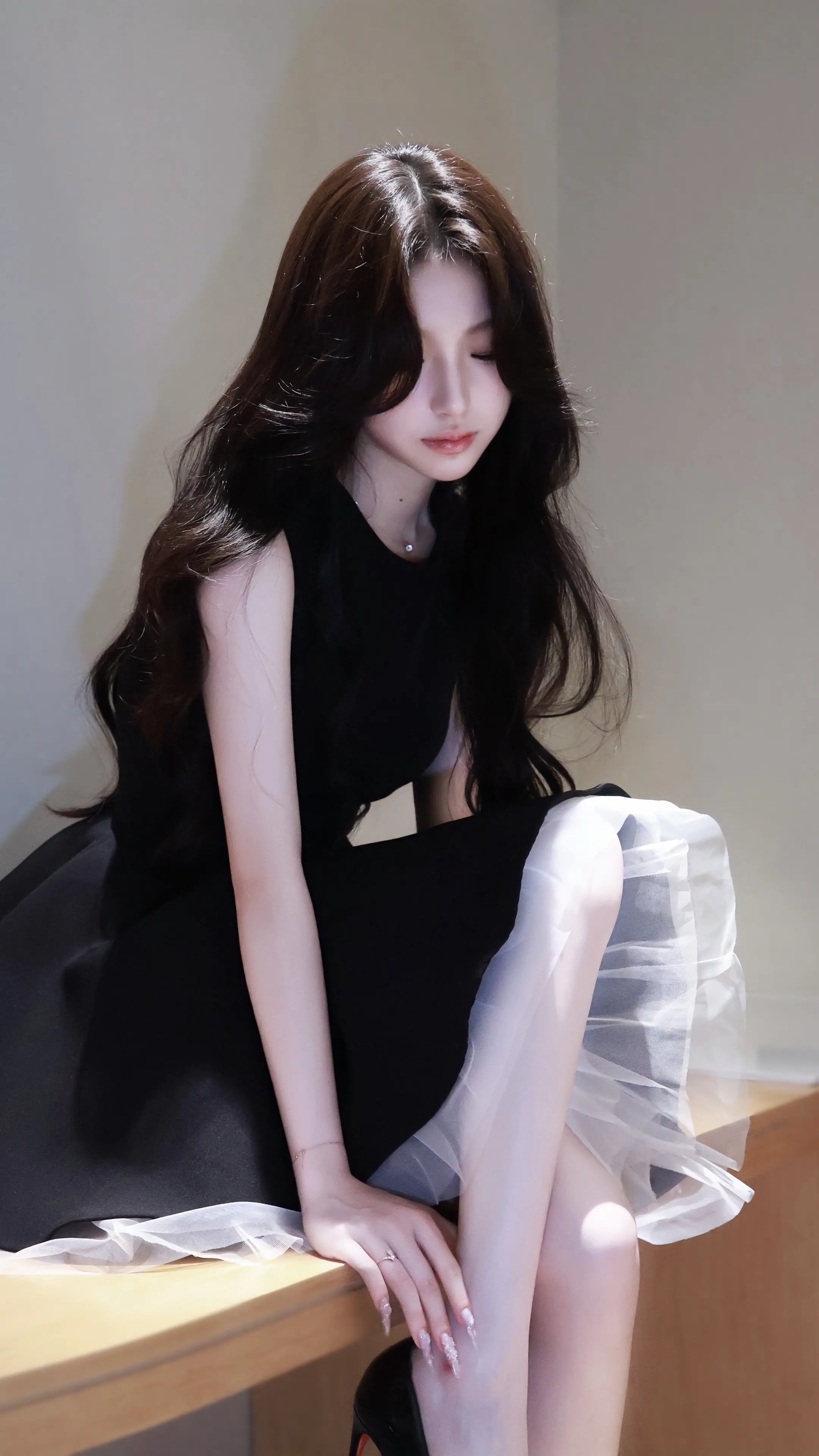 明月高悬 花缀枝杪。