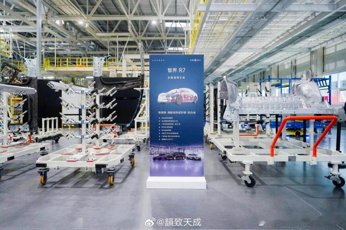 余承东称智界R7投5亿打造12万+的真实车主跑出来的口碑，最实在了~要知道这可是