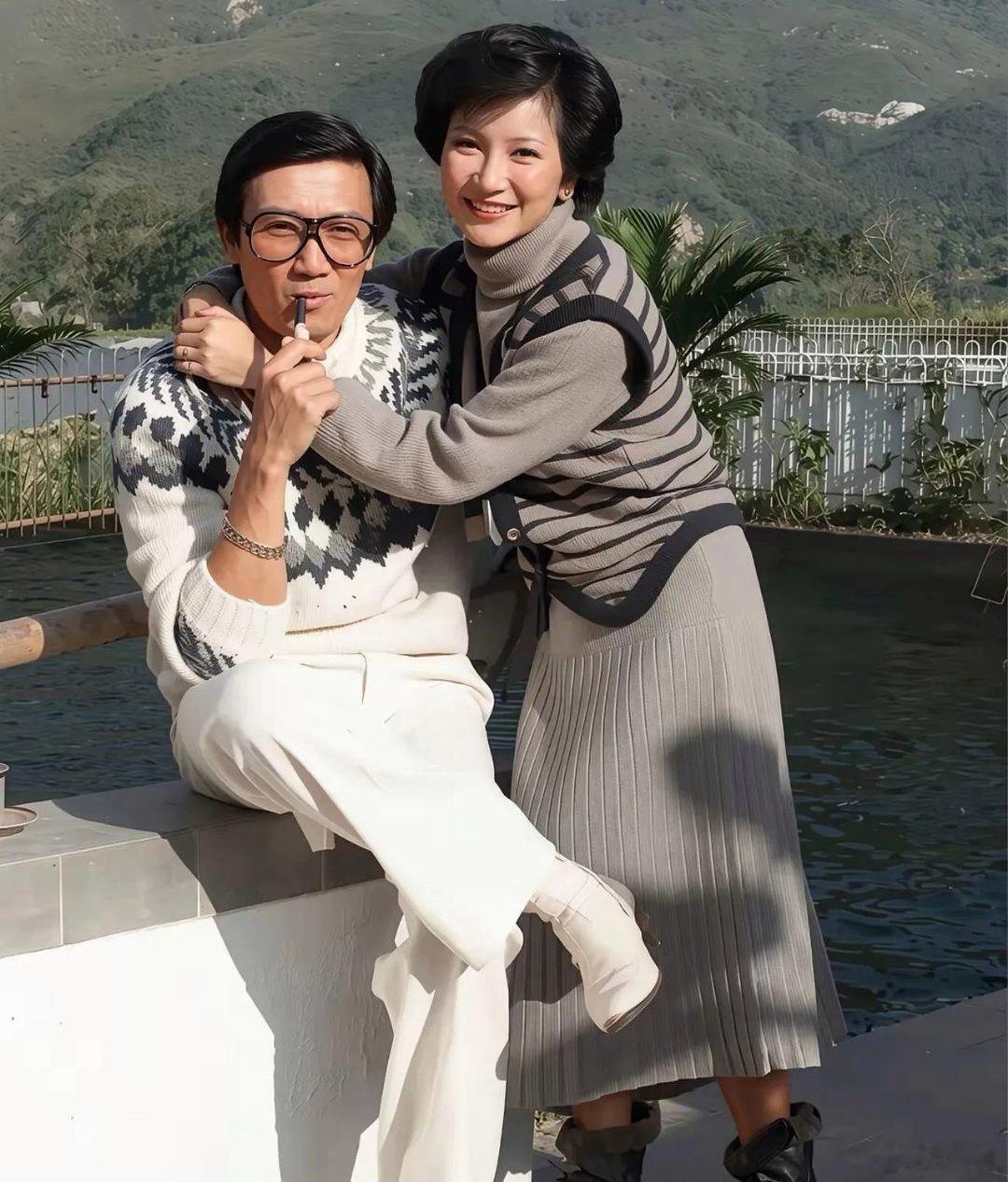 狄波拉曾坦言：“我和谢贤结婚，一开始纯粹是赌气。那时候我身边有五个追求者，谢贤年