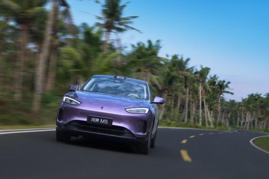 颜值党沦陷记！我当初为啥一眼相中了问界新M5 Ultra的幻影紫？
转眼问界M5