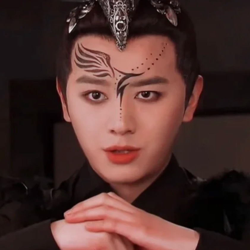 雷霆妆容出帅哥活佛济公第三部 乌金扮演者胡溧桐雷霆烟熏妆，但是依然没有掩盖住演员