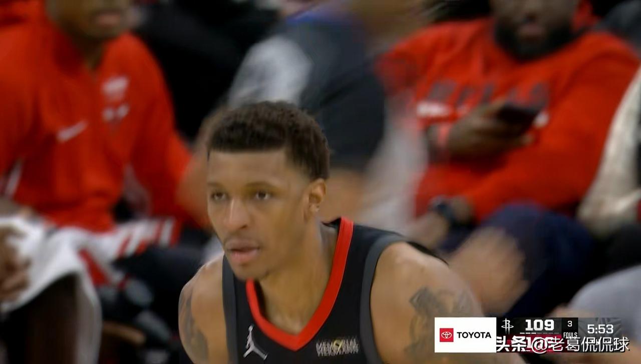 火箭大将小史密斯的进攻效率真是低的吓人！在今天火箭客场以124：132输给公牛的