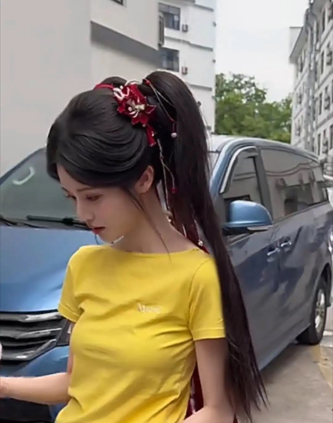 孙珍妮瘦得让人心疼，还是多吃点吧 