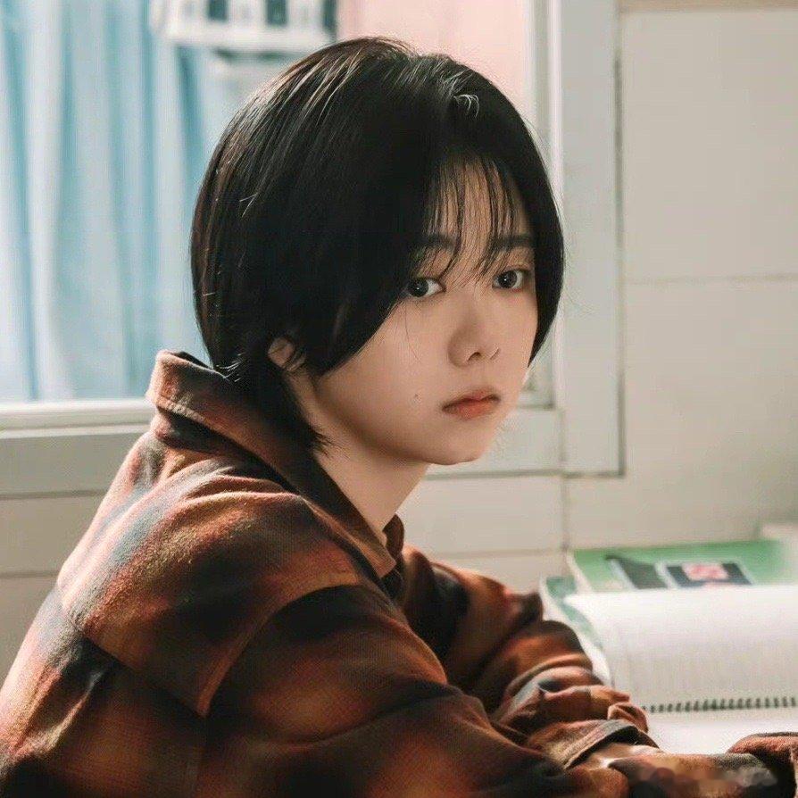 #谭松韵[超话]##被确诊为谭松韵的互联网陪哭员# 看到谭松韵发博拿小狗玩具逗大
