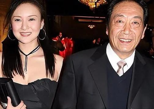 把老公累坏，而且又被老公宠着的十位女星。
第一位:王子璇30岁丈夫陈国富60岁