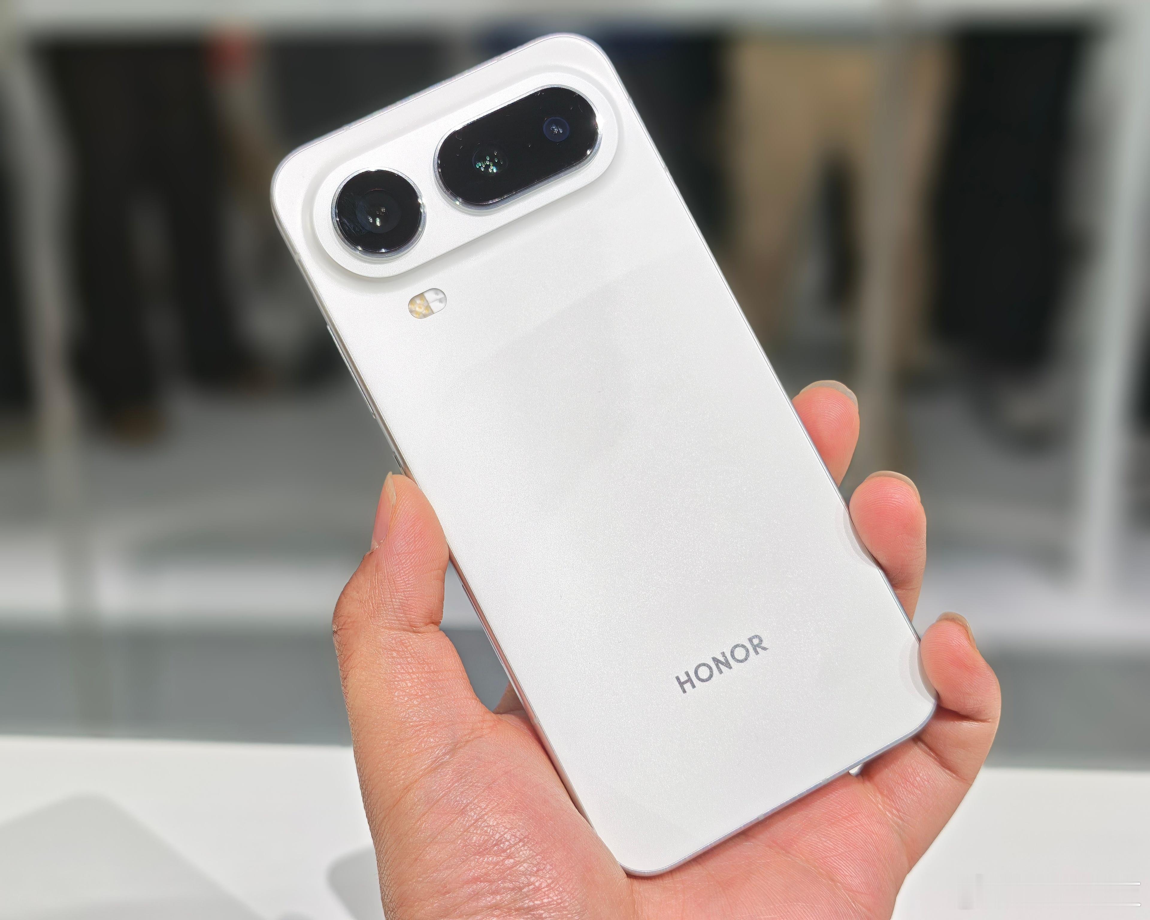 今天晚上总共发布了三款新品荣耀Magic8 Pro Air、荣耀500 Pro 