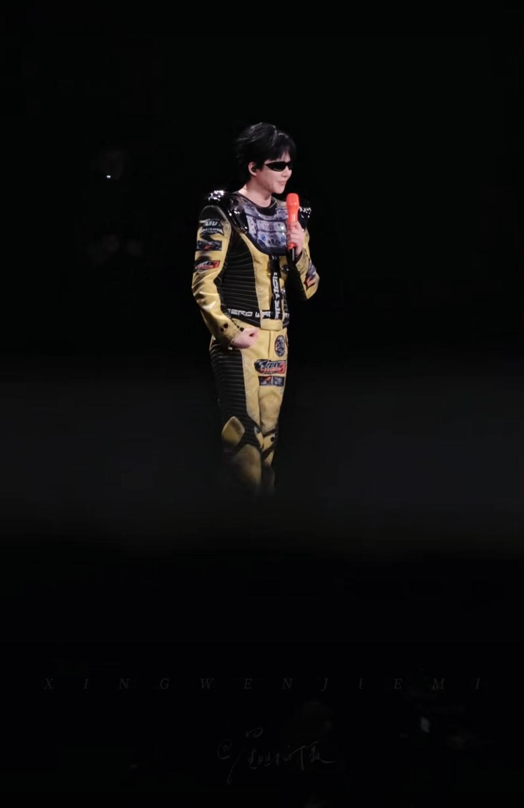 内娱梗王刘宇宁！成都不吃火锅怪粉丝，直播自黑还不忘安利新剧！
刘宇宁又整活了！直