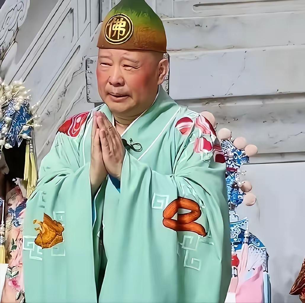这世上如果有后悔药的话，
第一个抢着吃的人一定是郭德纲了，

毕竟像他这样亵渎红