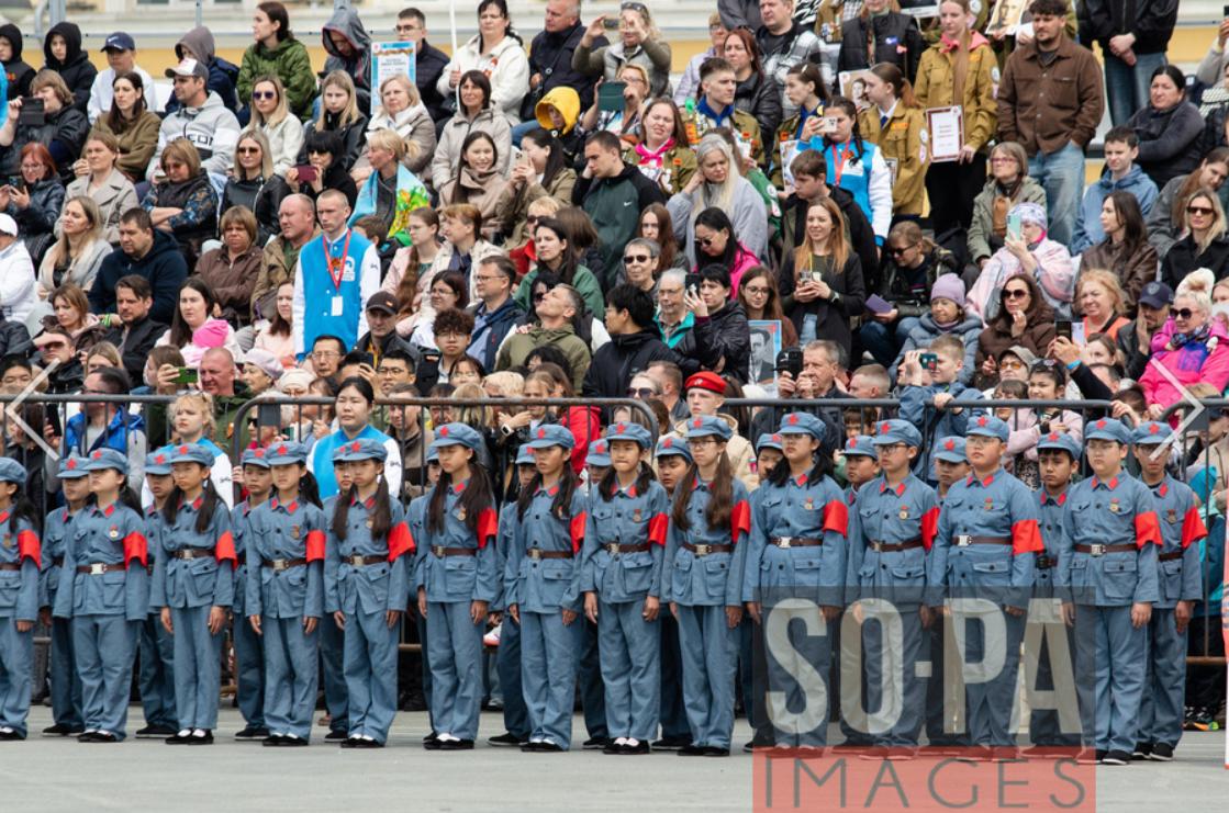 5月3日，中国孩子去国外纪念反法西斯胜利，可地点却在海参崴。

俄罗斯符拉迪沃斯
