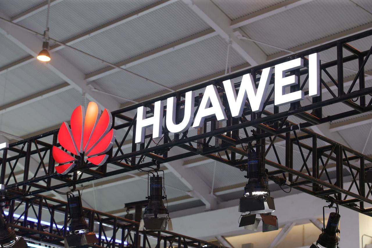 📈 华为2025年报：营收8809亿稳居高位，研发投入1923亿剑指AI时代！