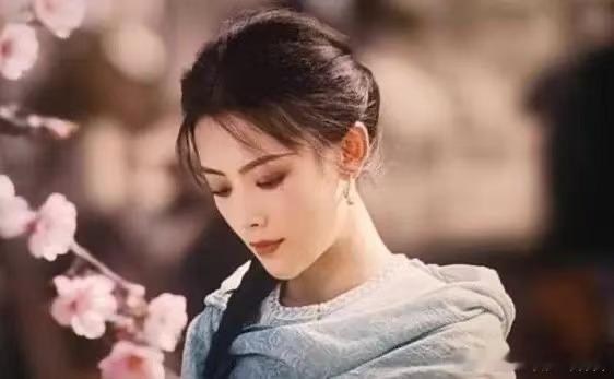 陈丽君是怎么面试上镖人的 面试那天气氛其实挺紧张的，但她一开打整个场子都热了。那