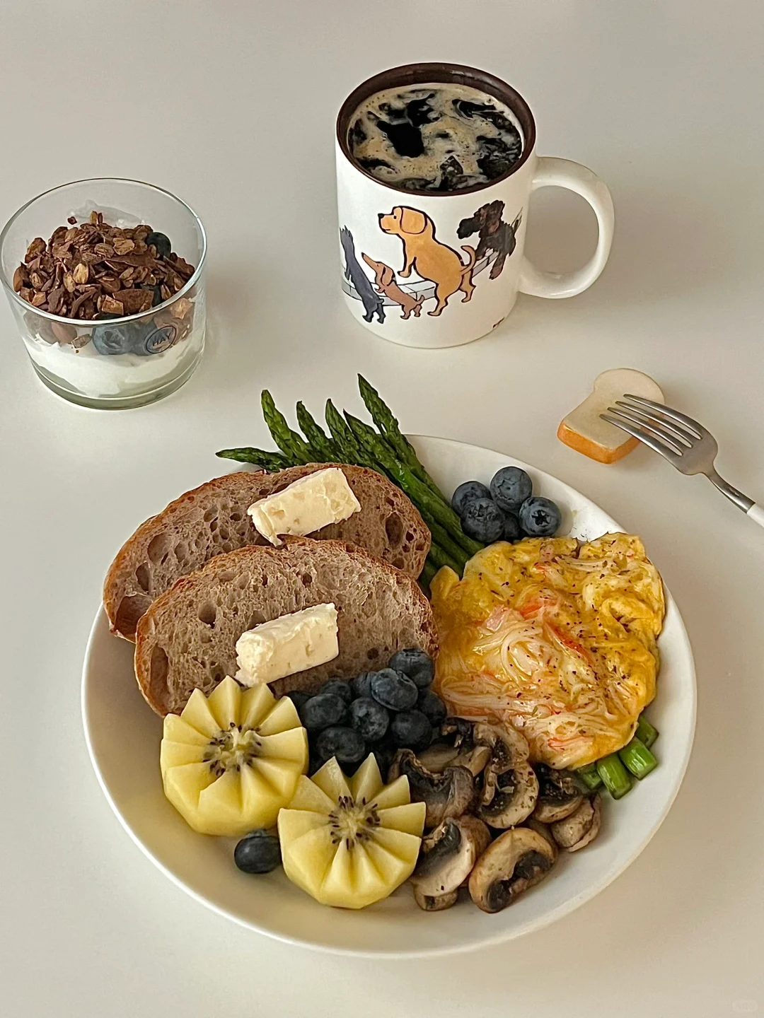 假日brunch｜奶酪欧包🥖蟹柳滑蛋·芦笋口蘑