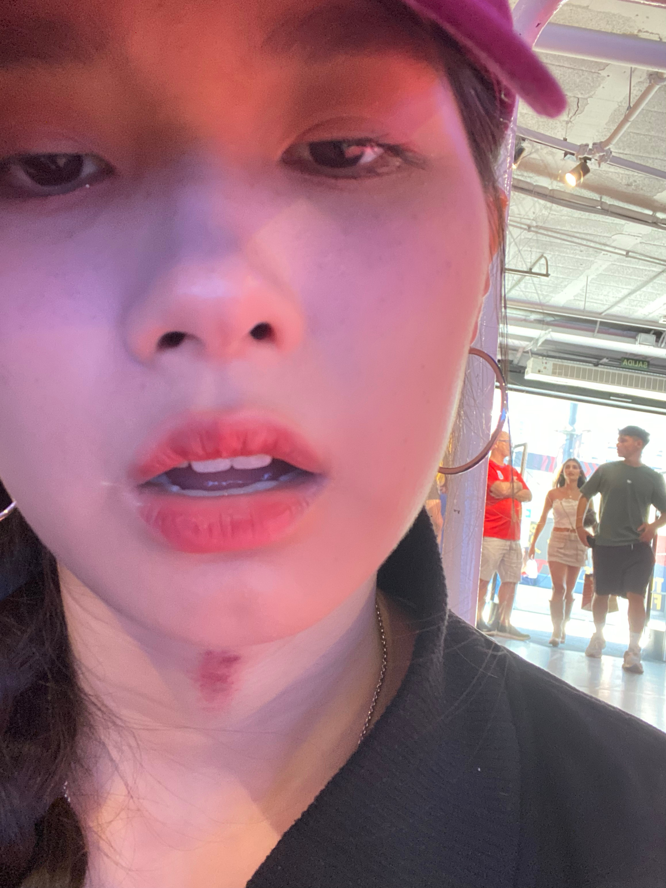 出来玩儿突然感冒真要命了🙃  ​​​