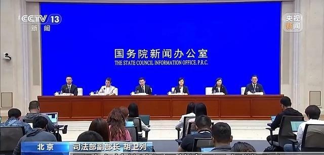 30万顶大盖帽，说摘就摘了。5月21号，国新办的发布会扔出一组让人惊掉下巴的数据