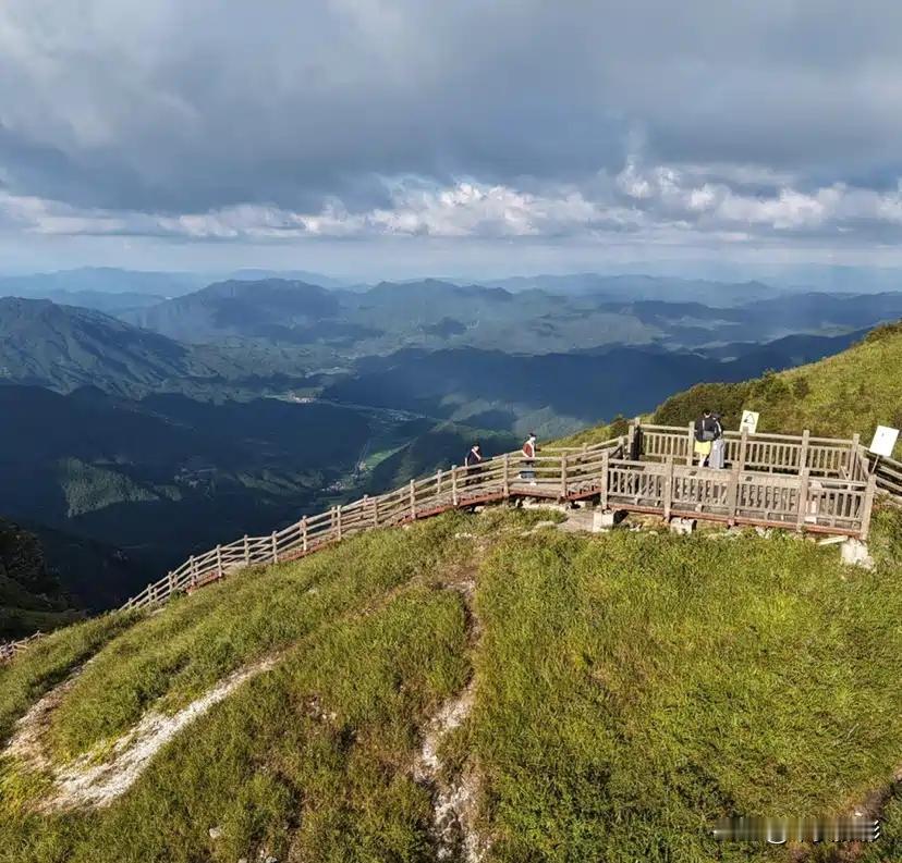 山顶火锅   爬上来的有肉吃。。。勇闯天涯