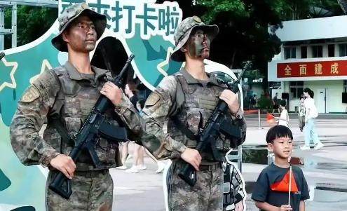 回归快三十年了，七百多万常住人口的香港，至今居然找不出哪怕一个从本地报名、穿上解
