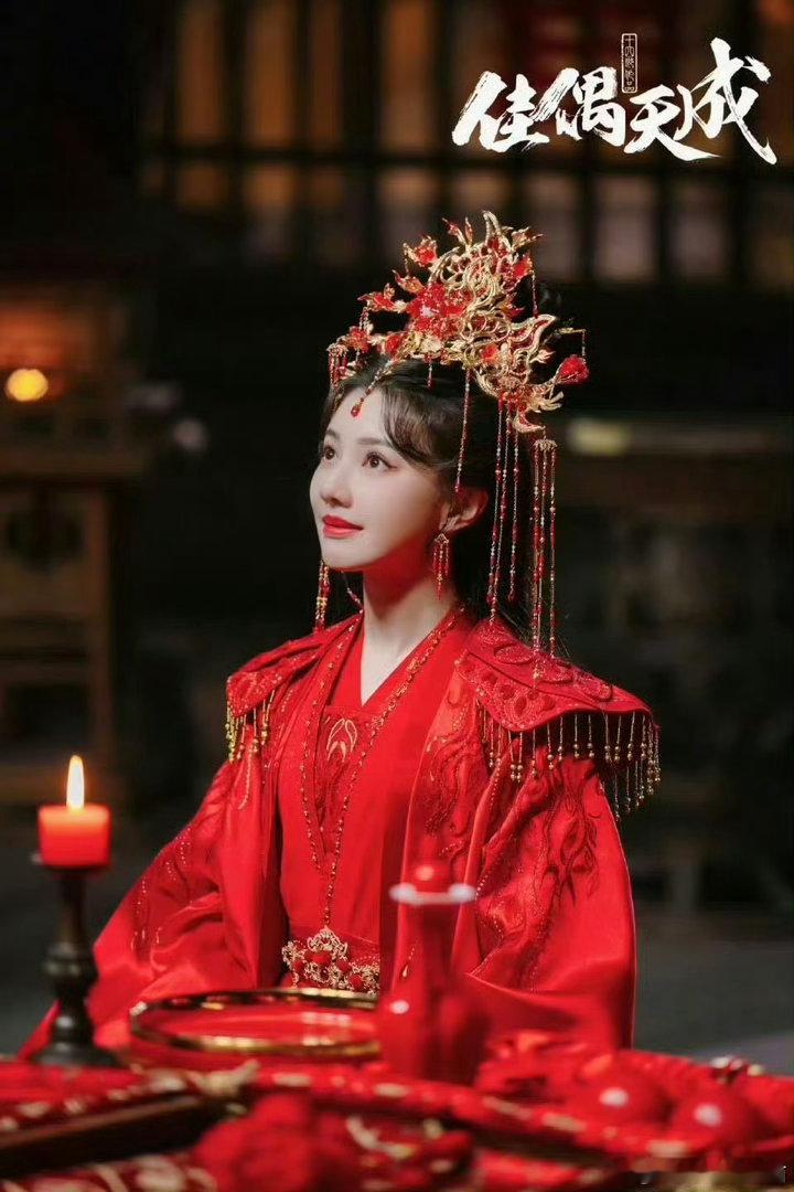 王鹤润佳偶天成妆造两级反转电视剧佳偶天成粉衣软萌造型灵气十足，七十岁却气质沉稳，