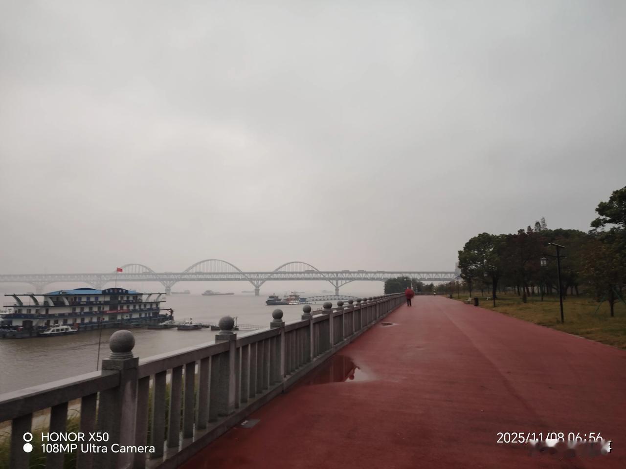 你觉得存钱和买保险哪个更靠谱存钱更靠谱