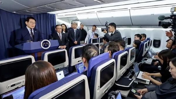 当地时间11月23日，韩国总统李在明在结束G20会议返程途中就地区局势发声，针对