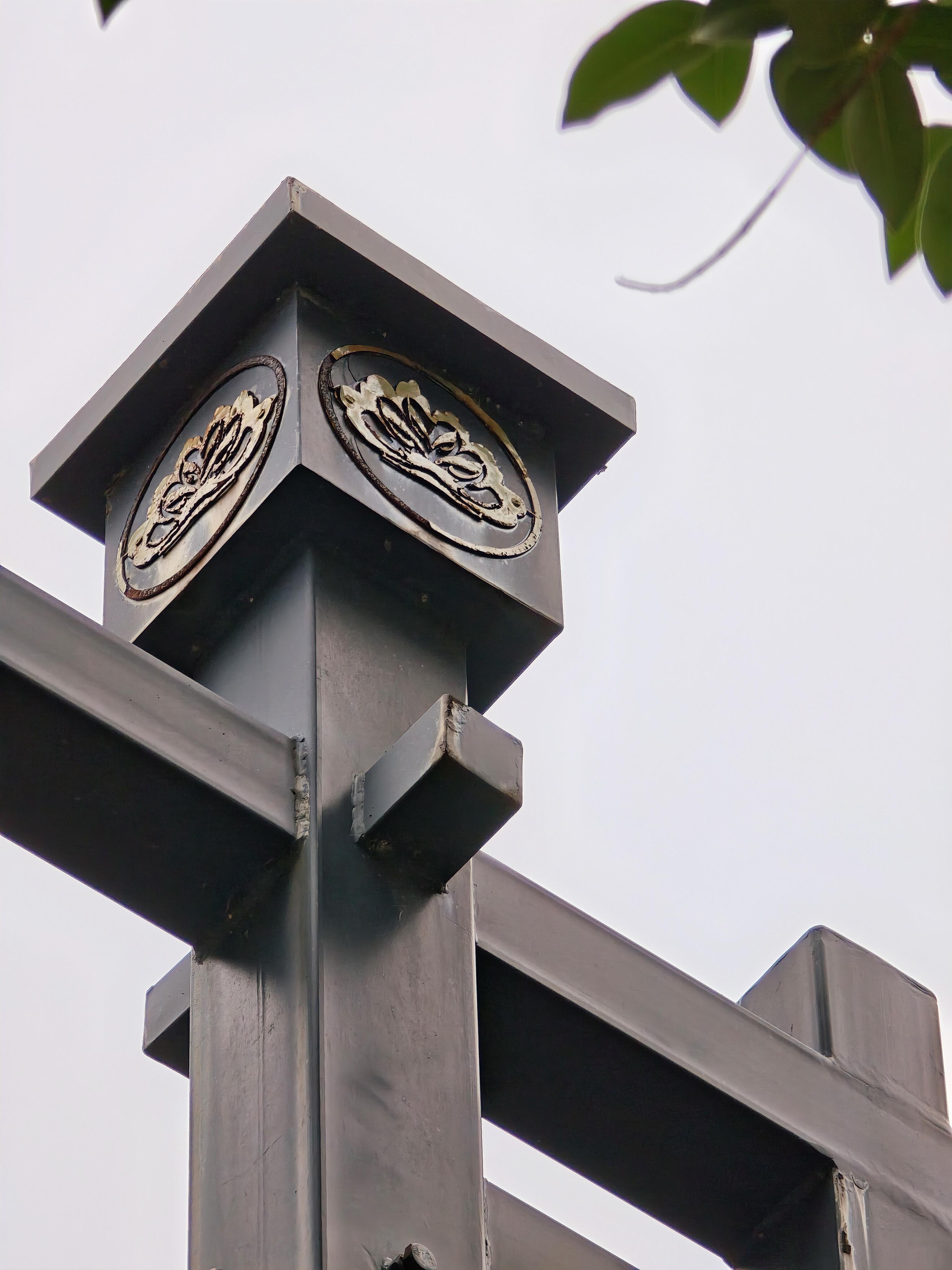 洛阳是一坐巨大的牡丹痛城 