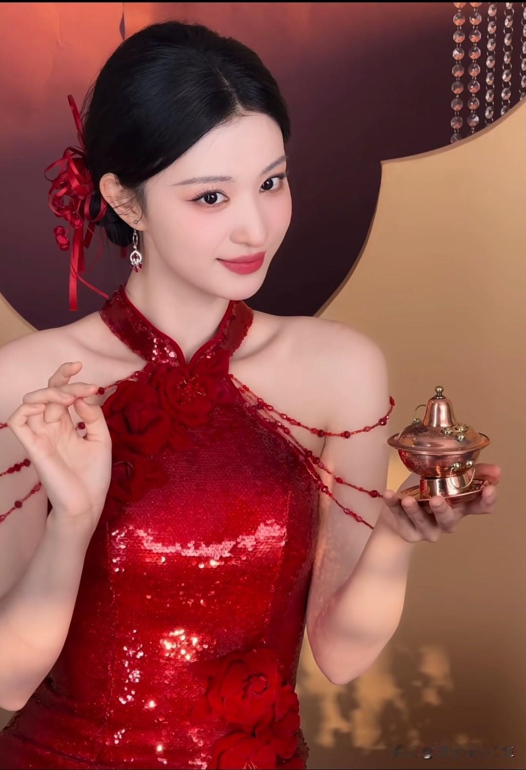 2026年春晚，王楚然一出场就杀疯了！在《贺花神》里，她化身“芙蓉花神”王昭君，