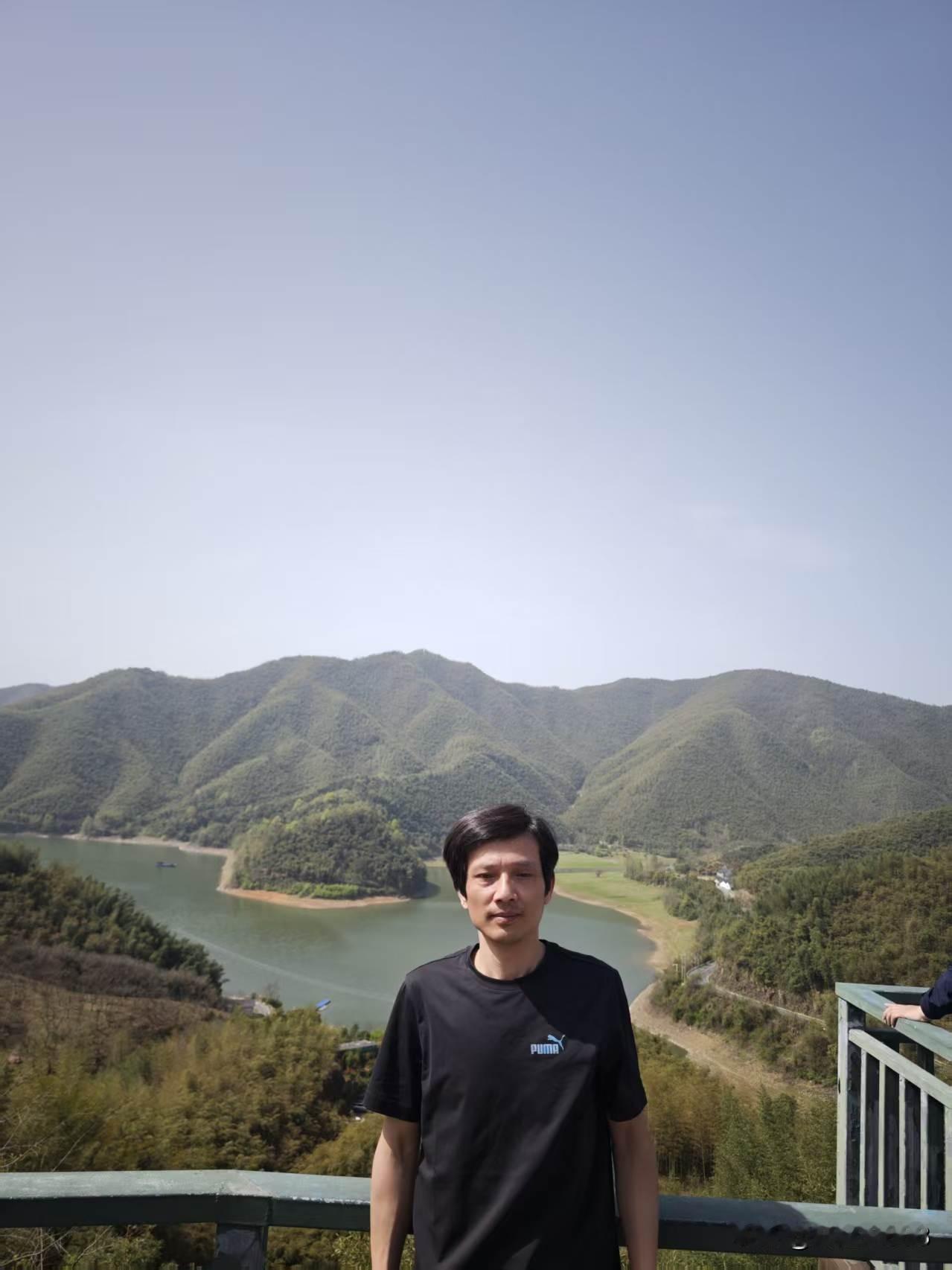 放假三天，出去走了走，看能否走运，本来计划去安徽牯牛降的，但是怕回来堵车，所以改