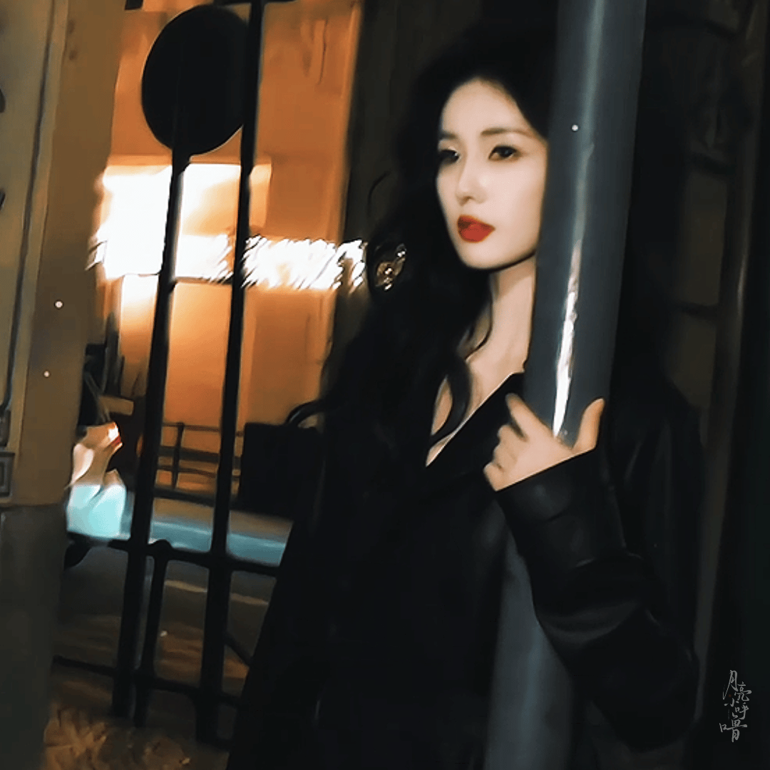 白鹿怎么这么美…美晕了…香港街头电影既视感🎞️  白鹿  · 