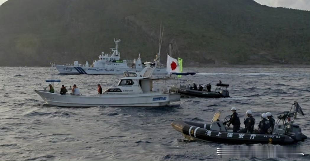 12月2日凌晨1点25分左右，日本渔船“瑞宝丸”号在一艘日本海上保安厅船只的掩护