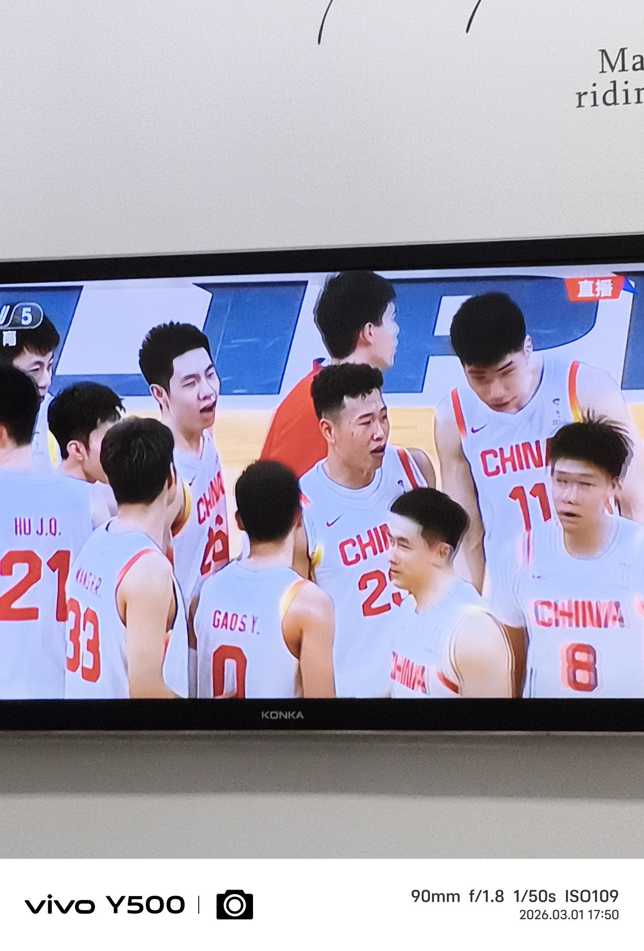 王浩然你为什么如此惊慌？
       天赐良机，王浩然在底角得了一个球，没有对