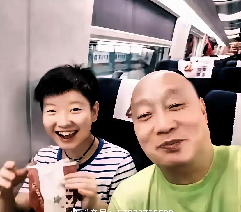 这样开心
也没有谁了！
俗话说得好：
心地纯净
笑得从容
没心没肺
活着不累嘿～