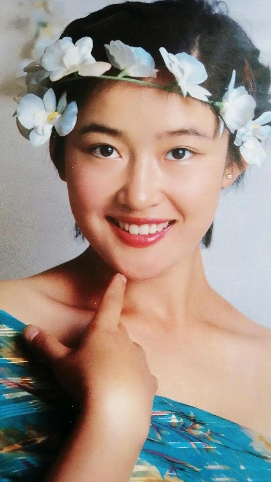 盖丽丽，山东青岛人，内地实力派女演员，早年学习舞蹈，毕业于上海戏剧学院。因《围城