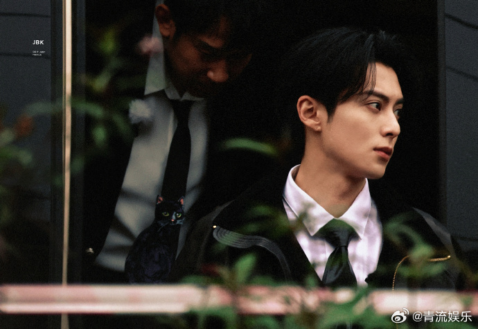 黄晓明王鹤棣 综艺霸总 在爱奇艺新综《宇宙闪烁请注意》重庆站路透中再次合体~王鹤