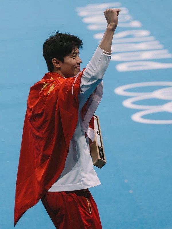 巴奥真的是不管什么角度都想配上一首永远的紫荆花