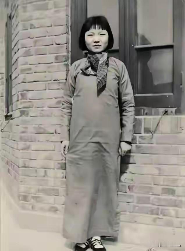 15岁被亲爹卖进豪门做妾，竟生了三个活过90岁的国家级文学泰斗
 
这个一生被命