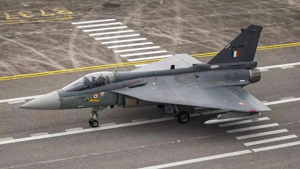 迪拜航展震撼对比：印度战机坠毁与中国枭龙签约，军工发展差距一目了然
 
迪拜国际