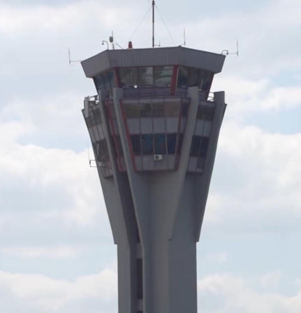 在古巴何塞·马蒂国际机场，受美国长期制裁导致的燃油短缺影响，多条国际航线正面临停