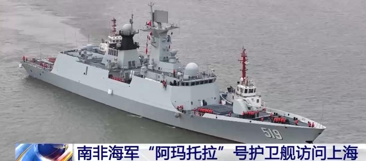 南非海军“阿玛托拉”号护卫舰访问上海。

3月15日，上海某军港码头伴着温润的海