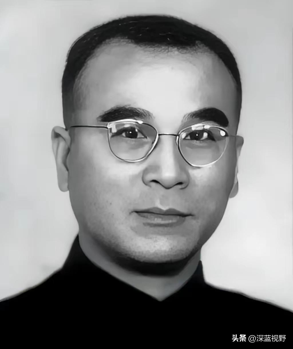 1949年，南京上万名政治犯即将被集体处决，一个国民党高官冒死拦下屠刀，30年后
