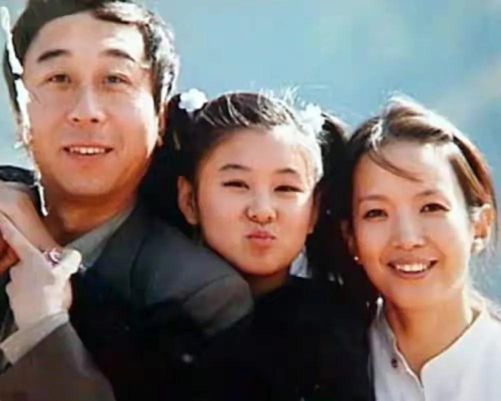 三个人都是实力派！像不像一家三口？